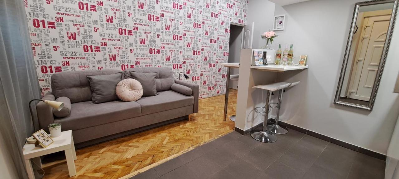 6-Pack Apartment In The Party District Budapest Esterno foto